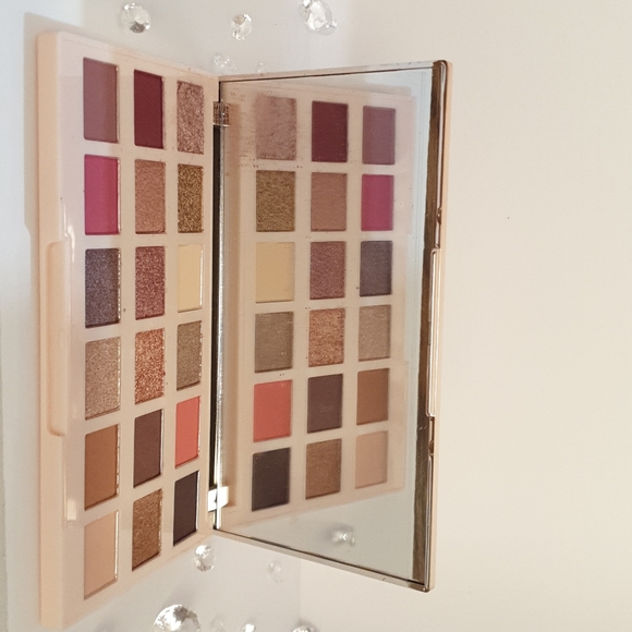 New Ciate London the editor pallete - Picture 2 of 3